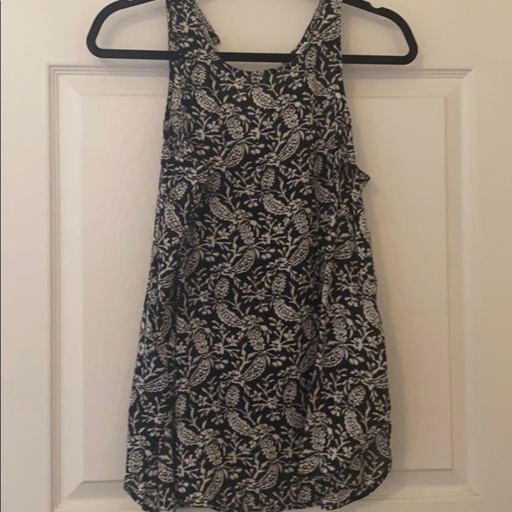 Black and white old navy tank